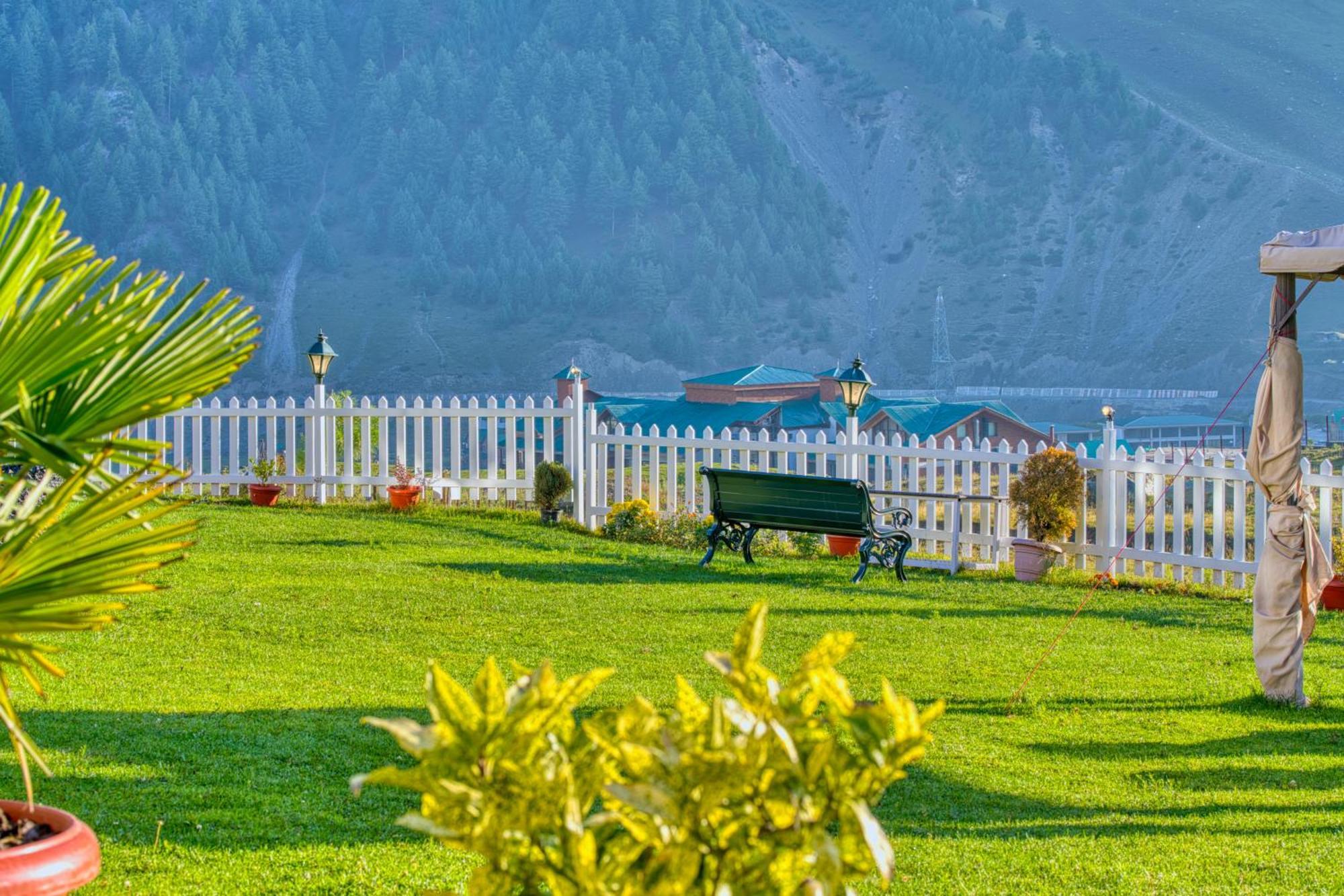 Golden Meadows Hotels & Resorts Sonāmarg Dış mekan fotoğraf