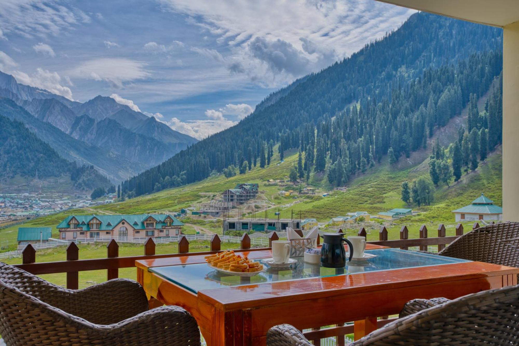 Golden Meadows Hotels & Resorts Sonāmarg Dış mekan fotoğraf