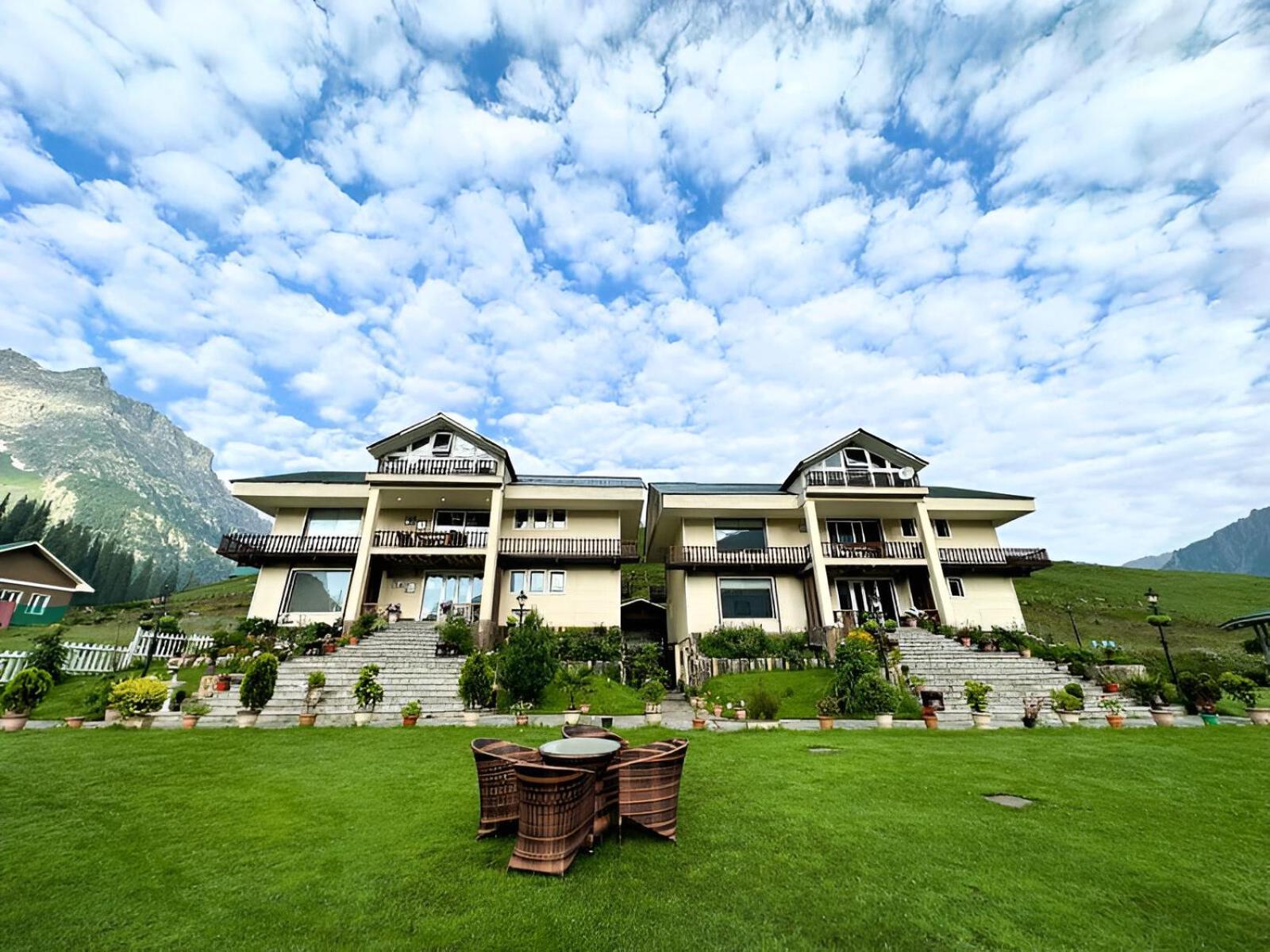 Golden Meadows Hotels & Resorts Sonāmarg Dış mekan fotoğraf